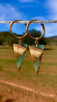 Triangolo Verde Cala D'Hort - Orecchini Artigianali Legno e Resina