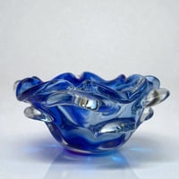 Image 4 of Grand vide-poche Sommerso en verre bleu & transparent - Murano Venise  Artisanat d'Art 1970