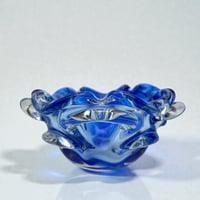 Image 6 of Grand vide-poche Sommerso en verre bleu & transparent - Murano Venise  Artisanat d'Art 1970