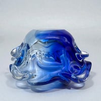 Image 11 of Grand vide-poche Sommerso en verre bleu & transparent - Murano Venise  Artisanat d'Art 1970
