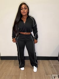 Image 2 of De’Off Duty Set