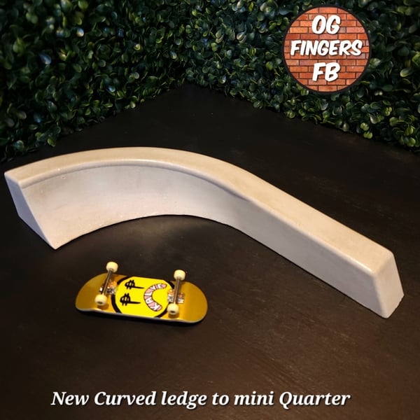 Image of Curved ledge mini quarter.  