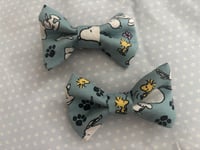 Image 2 of Beagle and Bird Mini Bow