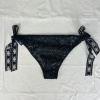 Image 3 of Culotte à liens en dentelle noire