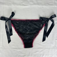 Image 1 of Culotte à liens framboise et noire