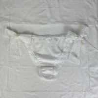 Image 1 of Culotte à liens en dentelle blanche