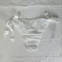 Image 3 of Culotte à liens satinés blancs