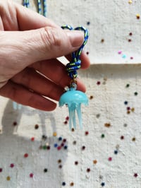 Image 2 of Mono orecchini e collane con i pendenti in vetro 