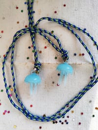 Image 1 of Mono orecchini e collane con i pendenti in vetro 