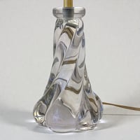 Image 8 of Lampe vintage pied cristal torsadé 1950 et abat-jour pagode en ruban d'organza blanc