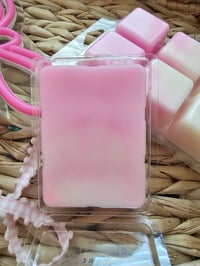 Image 2 of Hoppy Hour Cupcake- A Rocky Top Wax Works exclusive custom houseblend fragrance 
