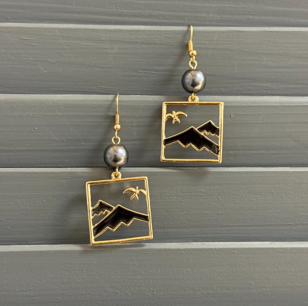 Image of MAUNA KEA SQUARE HOOP WOMEN'S EARRINGS 