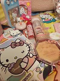 Image 5 of Juicy Couture Weekender Meets Hello Kitty Bundle 