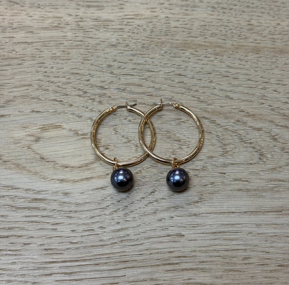Image of FAUX TAHITIAN PEARL HOOP WOMEN'S EARRINGS 