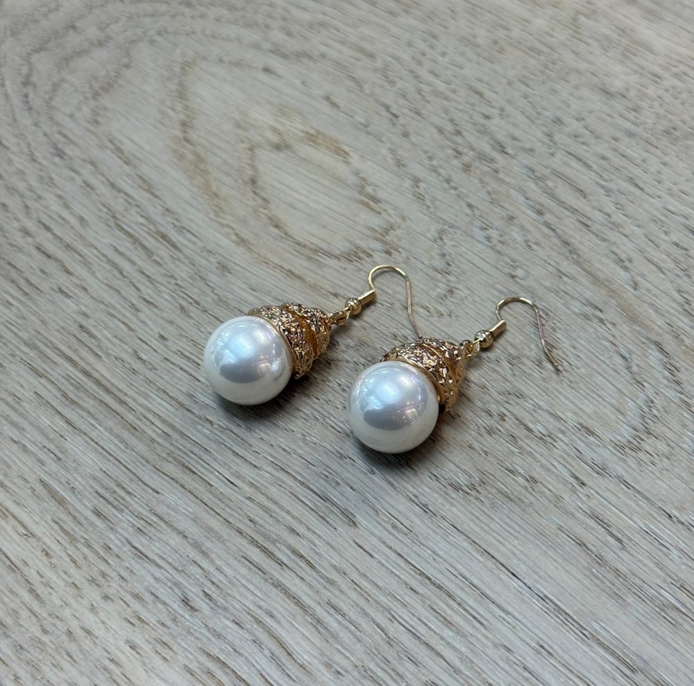 Image of FAUX WHITE PEARL SPIRAL WOMEN'S EARRINGS 