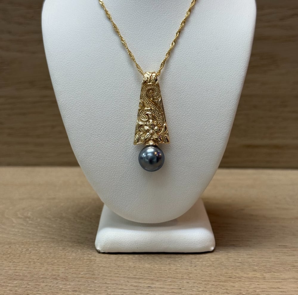 Image of FAUX TAHITIAN PEARL & PLUMERIA VINE WOMEN'S NECKLACE