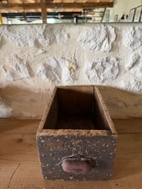 Image 4 of Ancien tiroir de quincaillerie numéro 2/9 - Objet décoration ancien