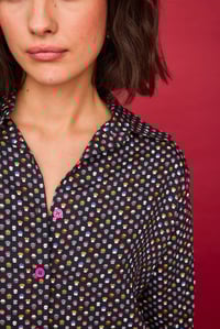 Image 2 of Camisa Castaña Negra