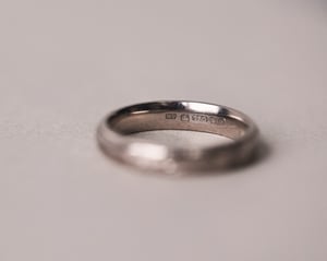 Image of 18ct White gold 4mm ‘Olive leaf’ and milled edge engraved ring