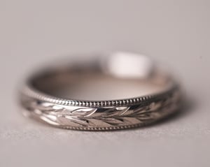 Image of 18ct White gold 4mm ‘Olive leaf’ and milled edge engraved ring