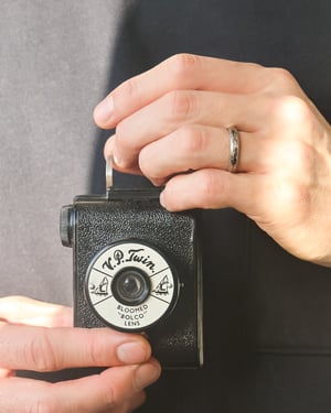 Image of 18ct White gold 4mm ‘Olive leaf’ and milled edge engraved ring