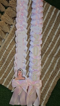 Image 1 of Pearl Graduation Lei *