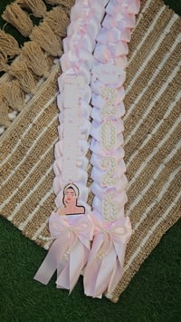 Image 2 of Pearl Graduation Lei *