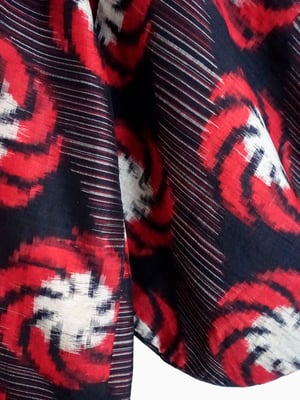 Image of Kort kimono dame af meisen silke - sort med Genji hjul.