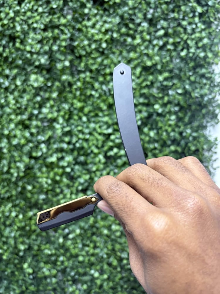 Image of Black & Gold Straight Razor