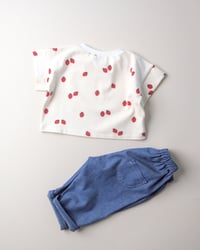 Image 3 of T-SHIRT LOU - illustration petites fraises | Coton biologique