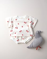 Image 4 of T-SHIRT LOU - illustration petites fraises | Coton biologique