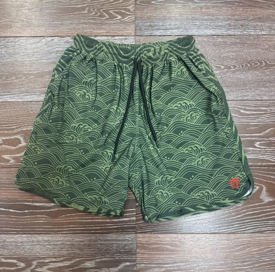 Image of SEIGAIHA MEN'S DRI FIT SHORTS GRN