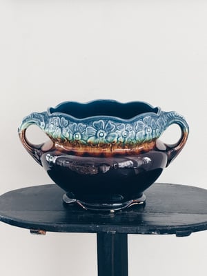 Blå og brun vintage Majolica med øre