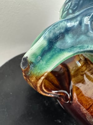 Blå og brun vintage Majolica med øre