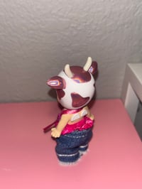 Image 3 of Pink Chrome Cow 🩷