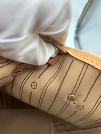 Image 18 of Louis Vuitton Neverfull MM Monogram Canvas