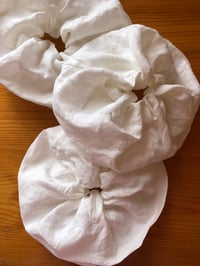 Image 4 of Giant Linen Hair Scrunchie