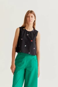 Image 1 of Top de tirantes con estampado Black Gardener Flowers