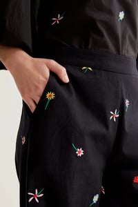 Image 2 of Pantalón  con estampado Black Gardener Flowers