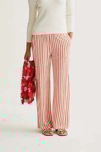 Image 5 of Pantalón con estampado de rayas rojas