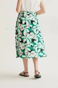 Image 1 of Falda midi con estampado Hosta