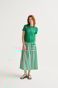 Image 4 of Top bordado calado en forma de flor verde