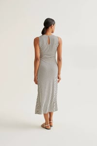 Image 2 of Vestido largo con estampado de rayas negro