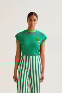 Image 1 of  Camiseta verde con bordado de tulipán