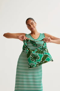 Image 4 of Vestido largo con estampado de rayas verde
