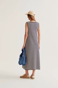 Image 2 of  Vestido largo con estampado de rayas crudo y mnarino