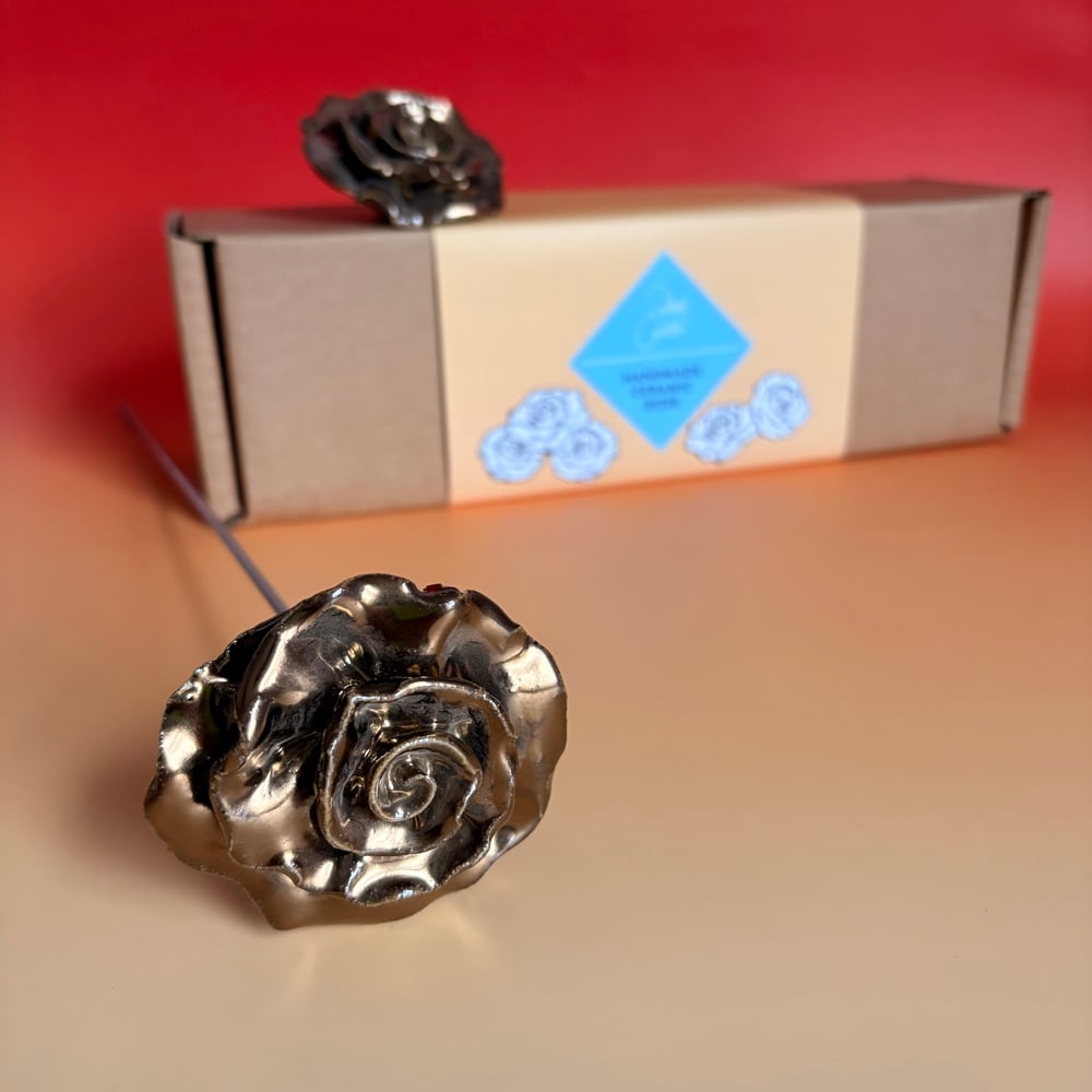 Image of Golden Giftboxed Rose 