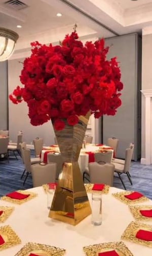 Image of Gold shinny flower stand 