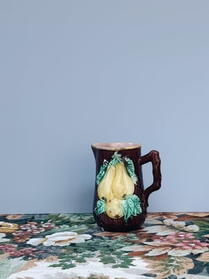 Pære og æbler, lille majolica kande 