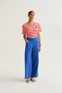 Image 4 of Camiseta rayas rojo y blanco con bordado de corazón azul